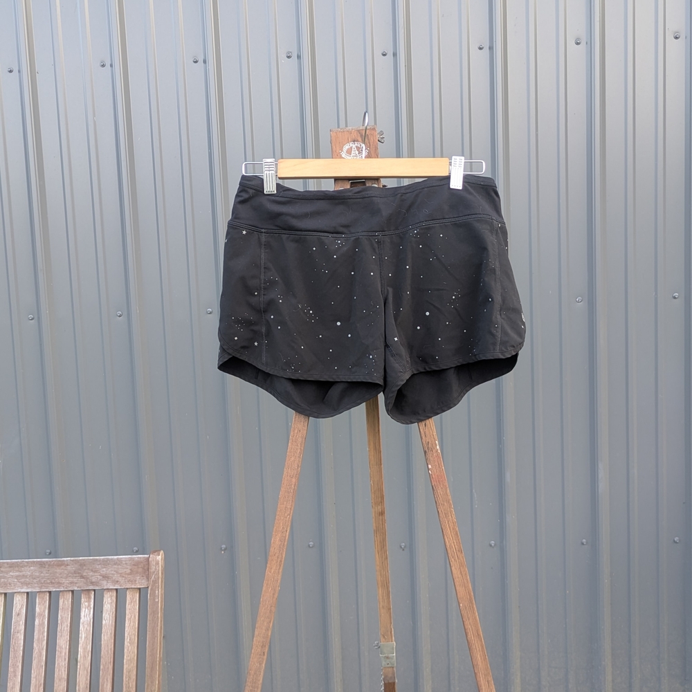 Lululemon RARE Speed Shorts with Star Pattern - Picture 3 of 6